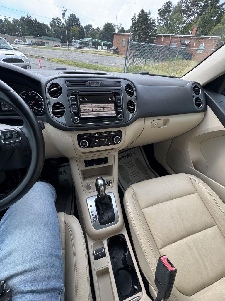 Volkswagen Tiguan S 2012