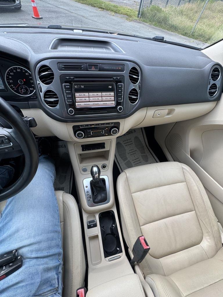 Volkswagen Tiguan S 2012