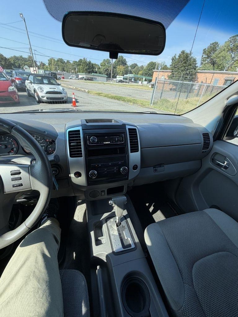 Nissan Frontier SE Crew Cab 2WD 2010