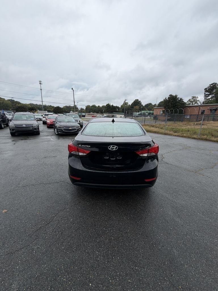 Hyundai Elantra SE 6AT 2016
