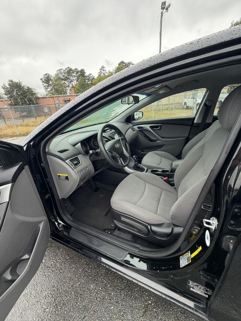 Hyundai Elantra SE 6AT 2016