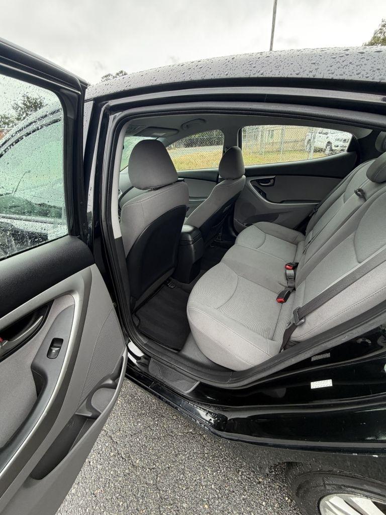 Hyundai Elantra SE 6AT 2016