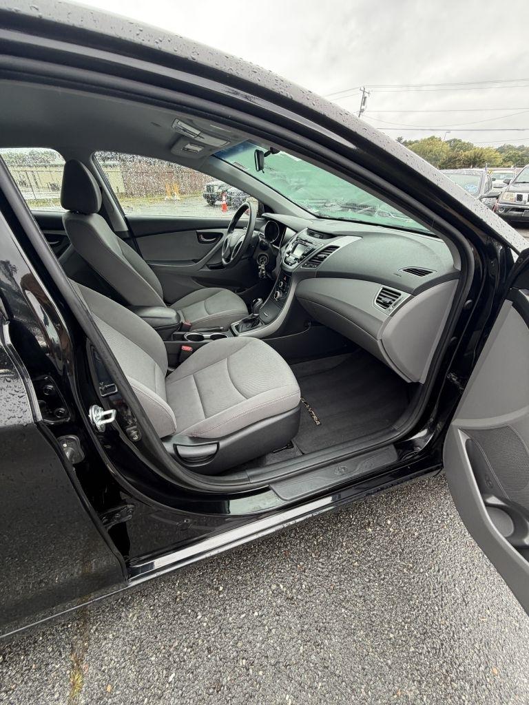 Hyundai Elantra SE 6AT 2016