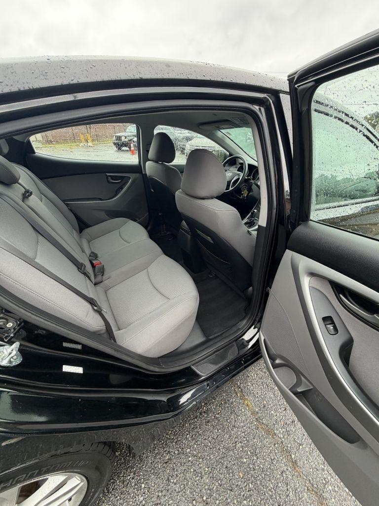 Hyundai Elantra SE 6AT 2016