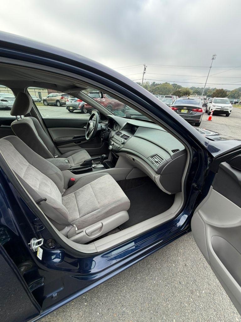 Honda Accord LX sedan AT 2009