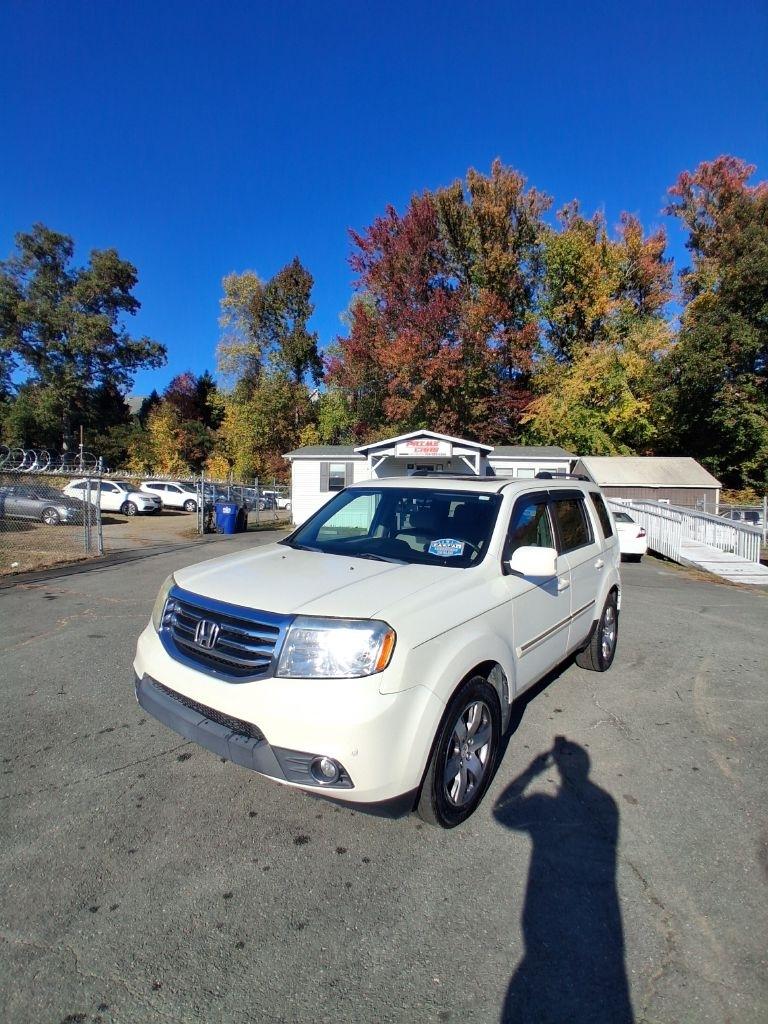 Honda Pilot Touring 2WD 5-Spd AT with DVD 2014