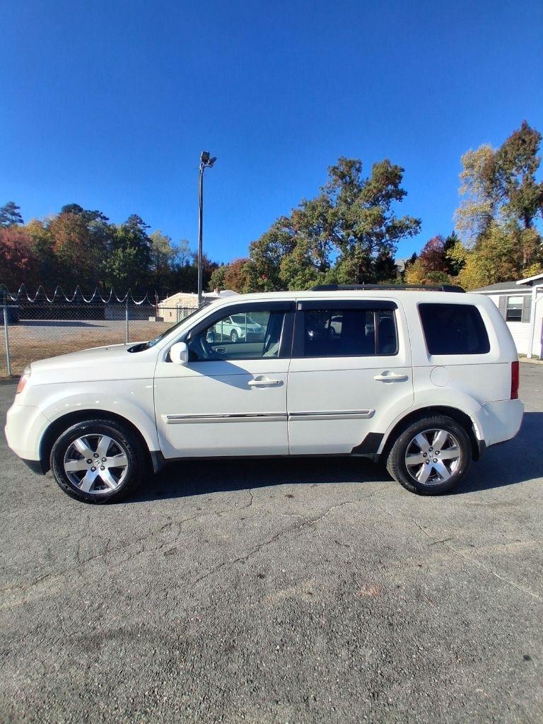 Honda Pilot Touring 2WD 5-Spd AT with DVD 2014