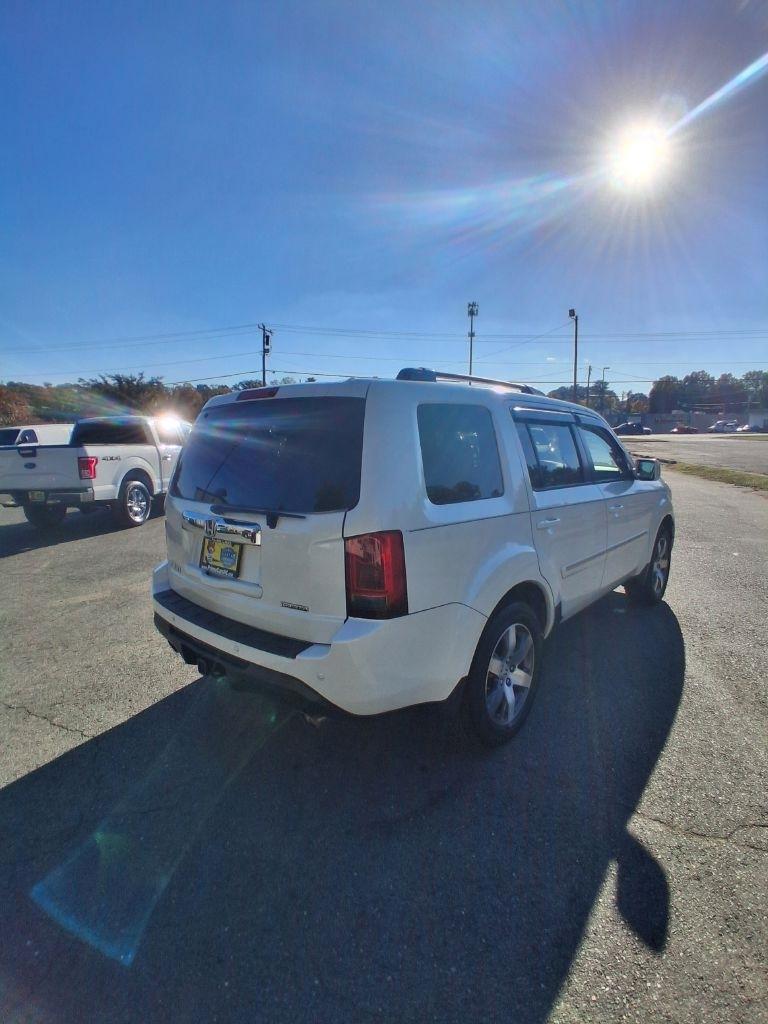 Honda Pilot Touring 2WD 5-Spd AT with DVD 2014