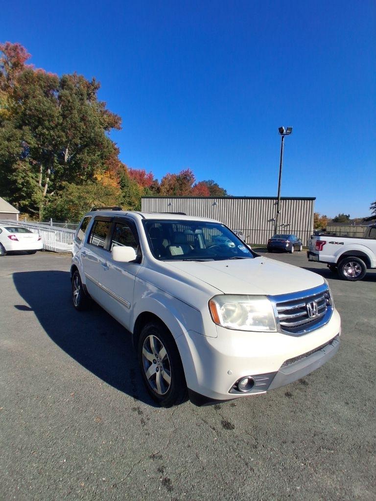 Honda Pilot Touring 2WD 5-Spd AT with DVD 2014