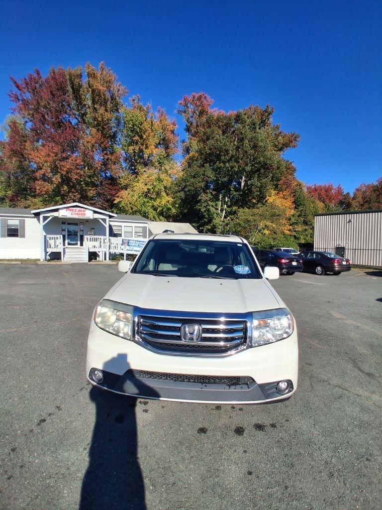 Honda Pilot Touring 2WD 5-Spd AT with DVD 2014