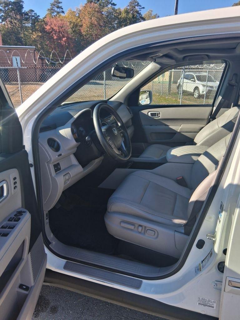 Honda Pilot Touring 2WD 5-Spd AT with DVD 2014