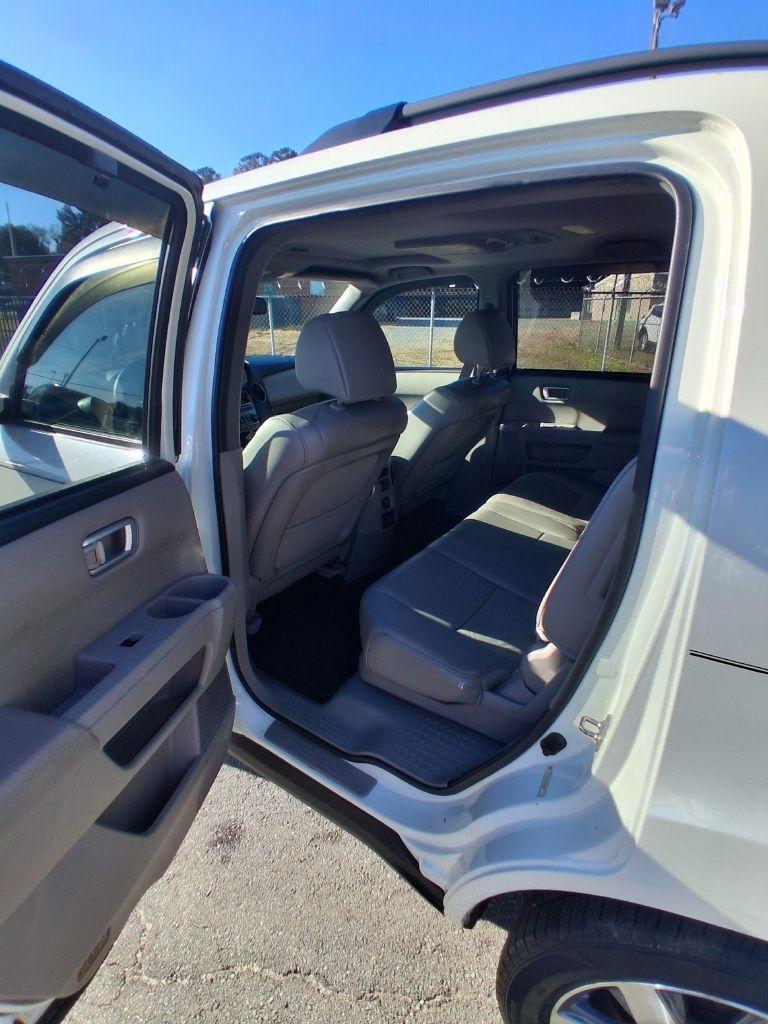 Honda Pilot Touring 2WD 5-Spd AT with DVD 2014