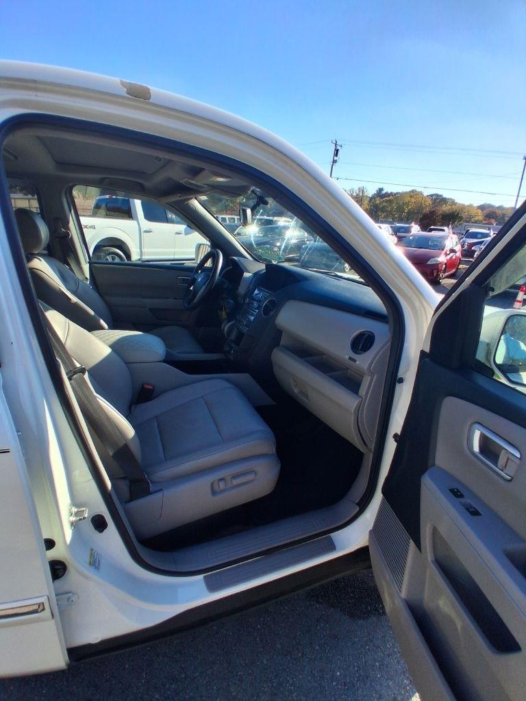 Honda Pilot Touring 2WD 5-Spd AT with DVD 2014