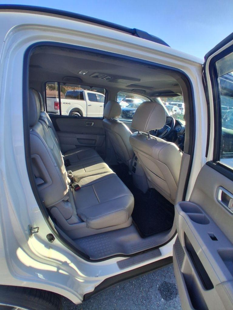 Honda Pilot Touring 2WD 5-Spd AT with DVD 2014