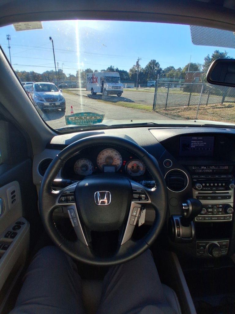 Honda Pilot Touring 2WD 5-Spd AT with DVD 2014