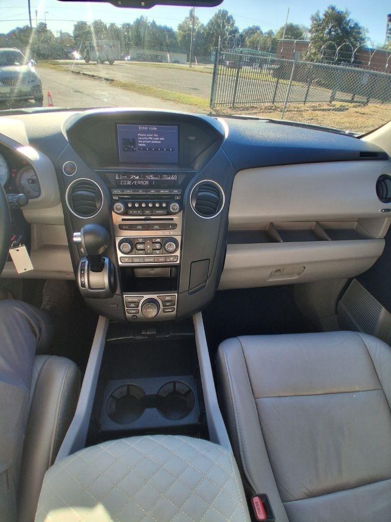 Honda Pilot Touring 2WD 5-Spd AT with DVD 2014