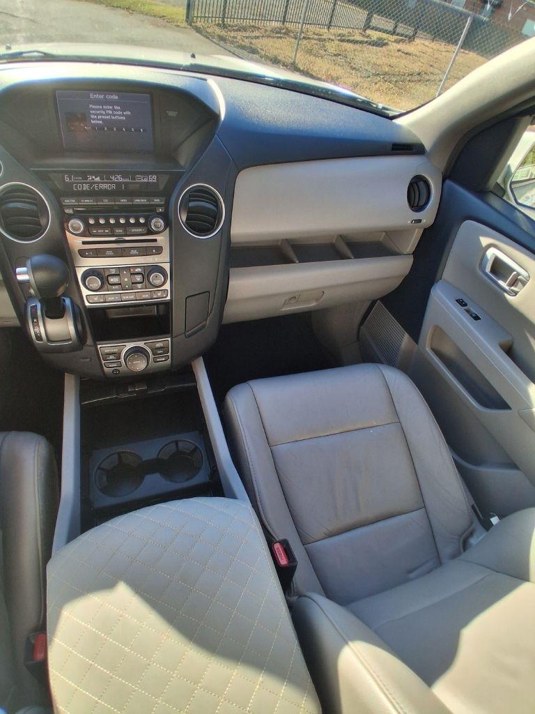 Honda Pilot Touring 2WD 5-Spd AT with DVD 2014