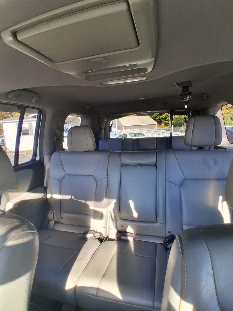 Honda Pilot Touring 2WD 5-Spd AT with DVD 2014