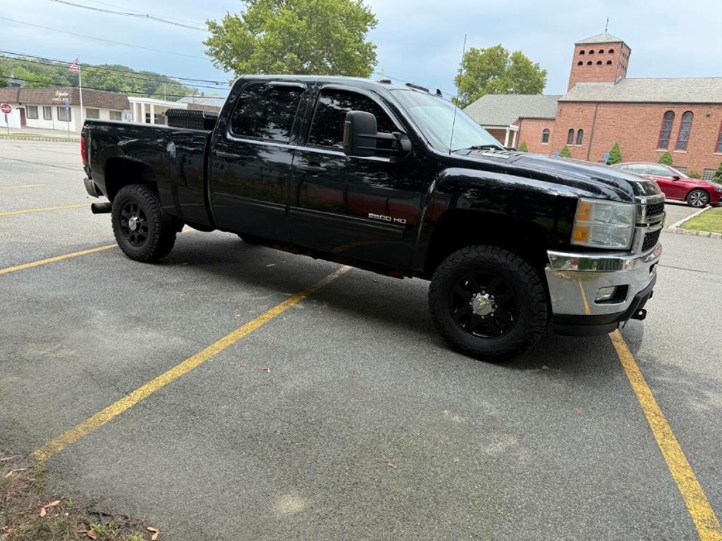Chevrolet Silverado 2500HD LT Crew Cab 4WD 2011