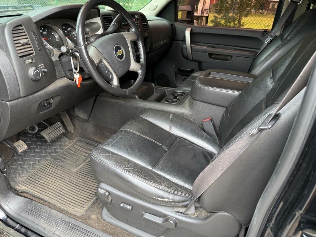 Chevrolet Silverado 2500HD LT Crew Cab 4WD 2011