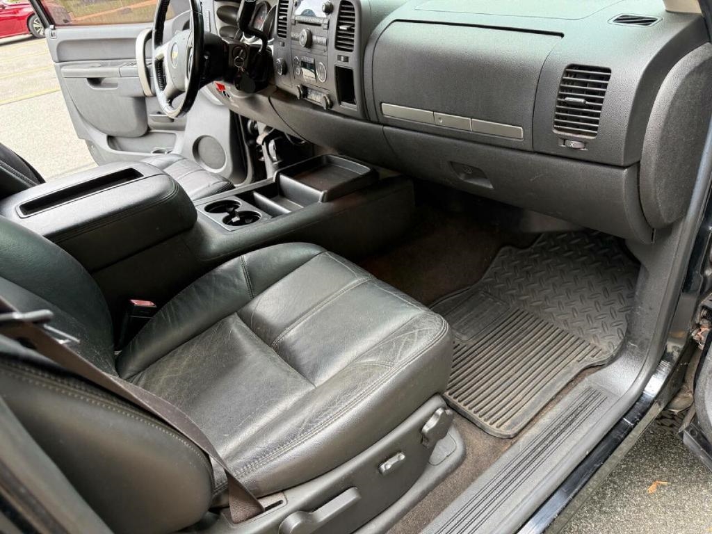 Chevrolet Silverado 2500HD LT Crew Cab 4WD 2011