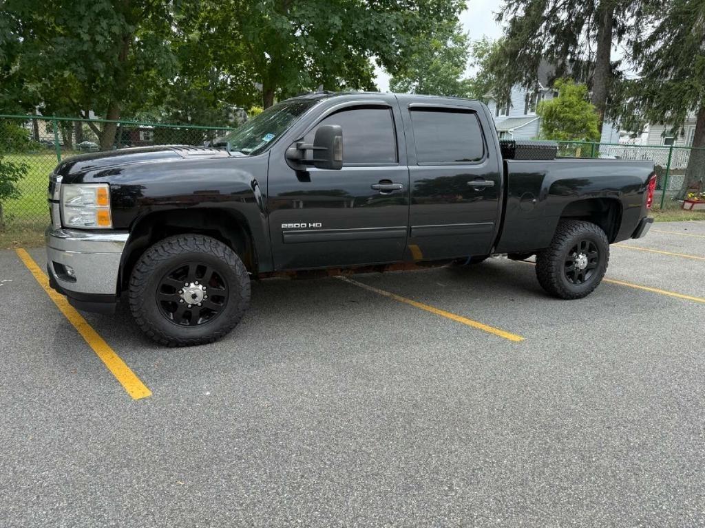 Chevrolet Silverado 2500HD LT Crew Cab 4WD 2011