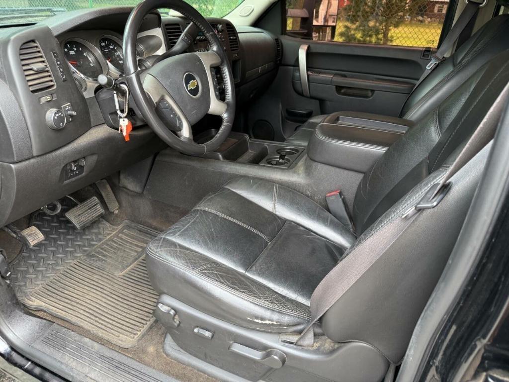 Chevrolet Silverado 2500HD LT Crew Cab 4WD 2011