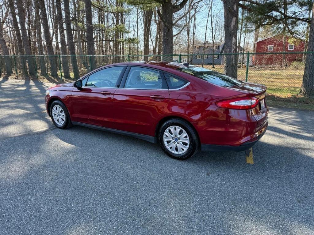 Ford Fusion S 2013
