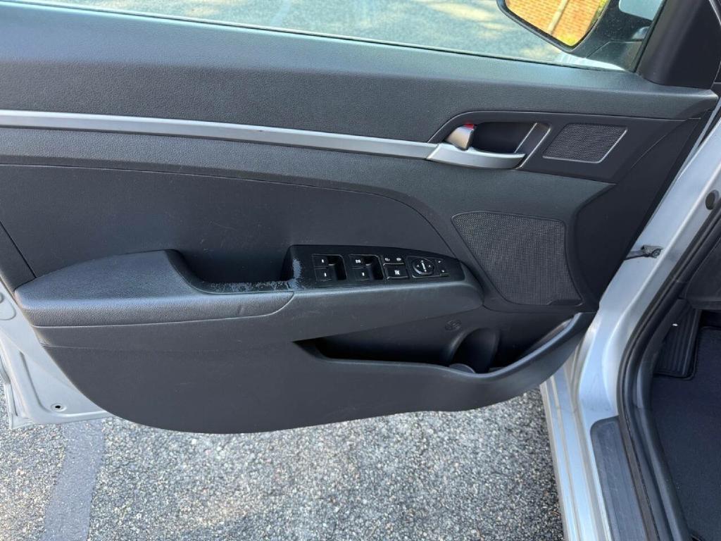 Hyundai Elantra SE 6M 2020