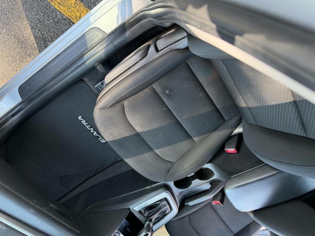 Hyundai Elantra SE 6M 2020