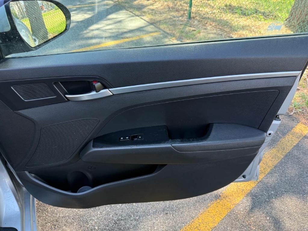 Hyundai Elantra SE 6M 2020