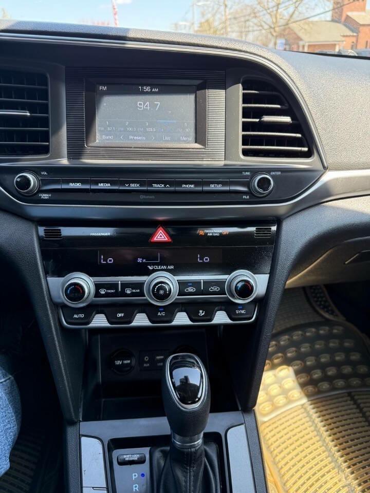 Hyundai Elantra SE 6M 2020