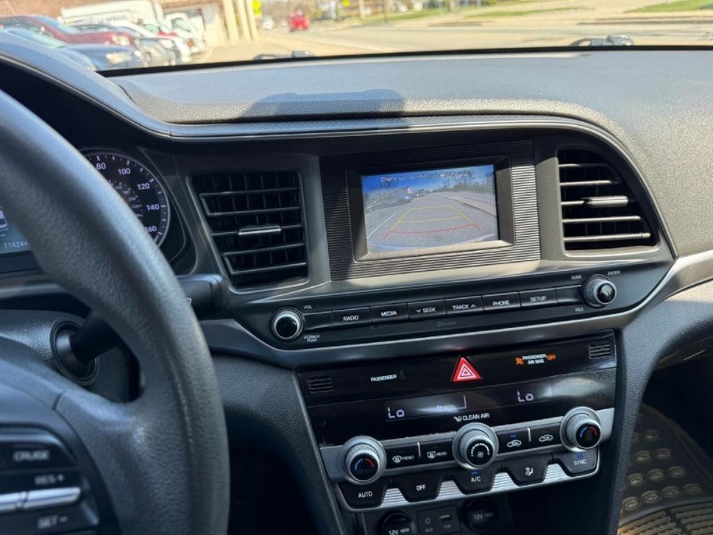 Hyundai Elantra SE 6M 2020