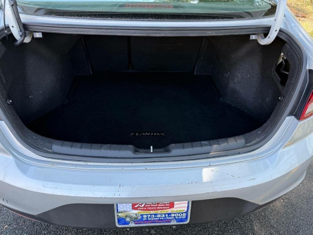 Hyundai Elantra SE 6M 2020