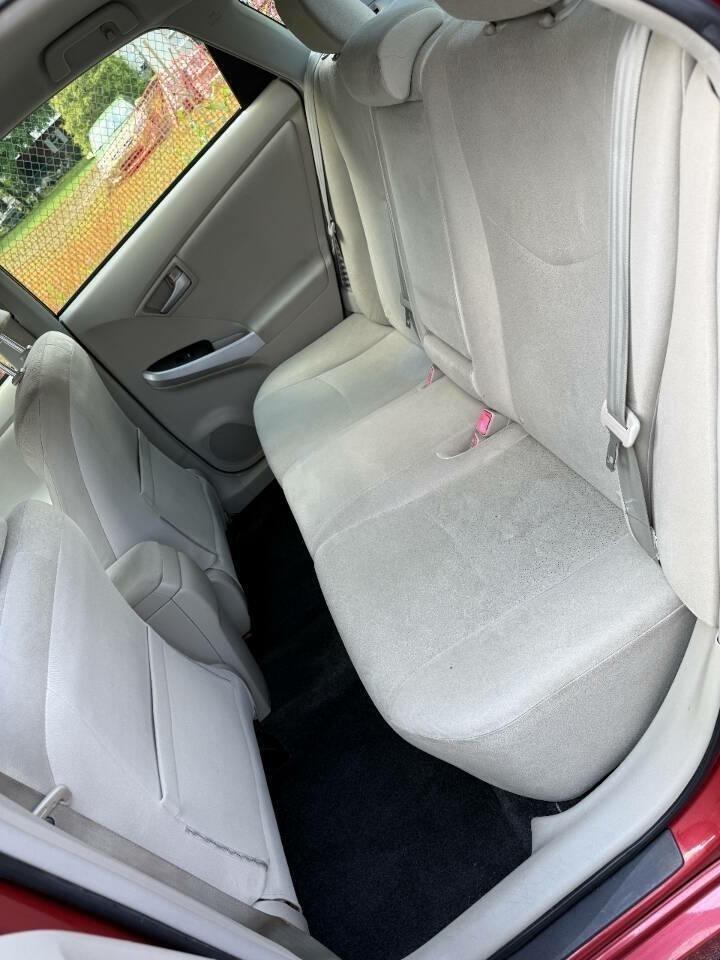 Toyota Prius Prius V 2012