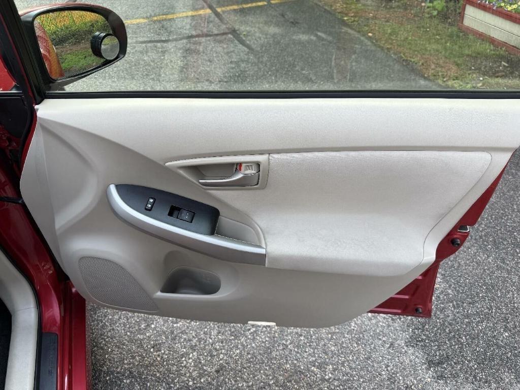 Toyota Prius Prius V 2012