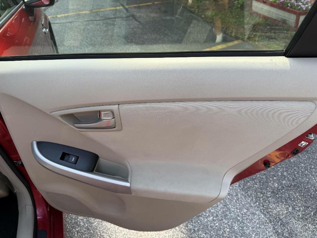 Toyota Prius Prius V 2012