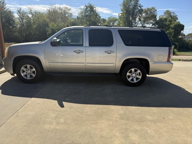 GMC Yukon XL SLT 1/2 Ton 2WD 2014