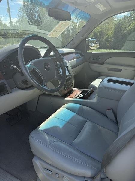 GMC Yukon XL SLT 1/2 Ton 2WD 2014