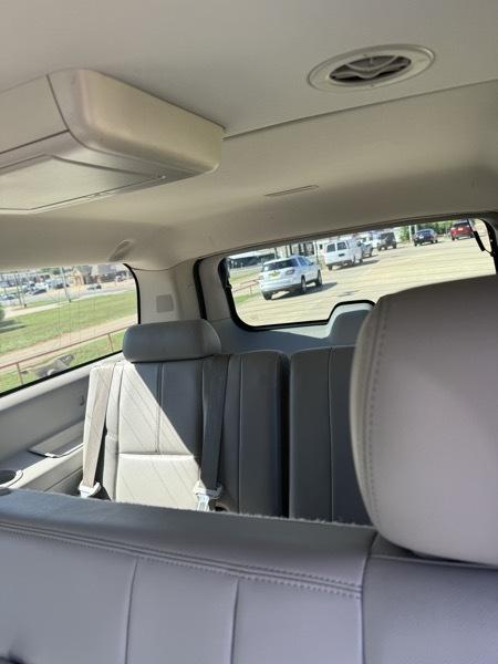 GMC Yukon XL SLT 1/2 Ton 2WD 2014
