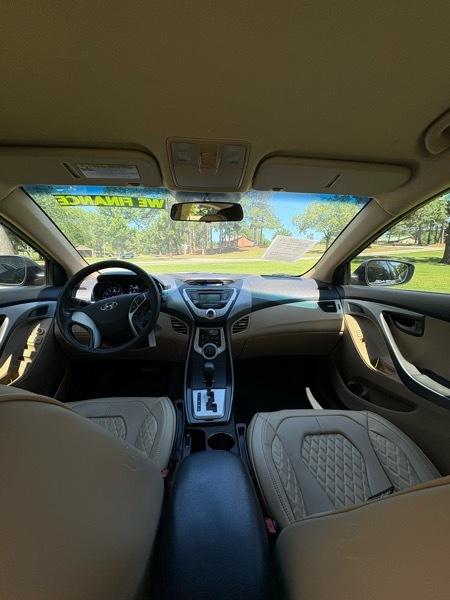 Hyundai Elantra Limited 2012