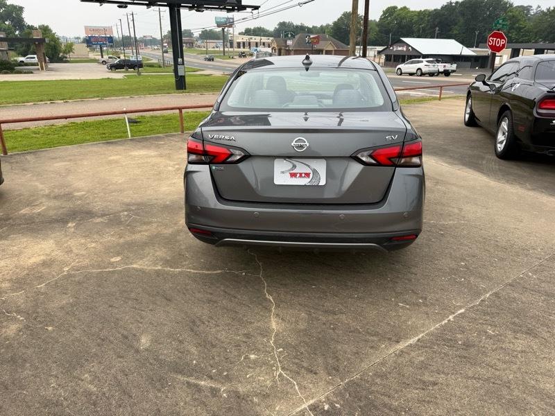 Nissan Versa SV 2021