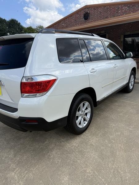 Toyota Highlander Base 2WD I4 2012