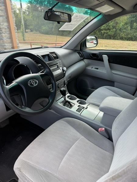 Toyota Highlander Base 2WD I4 2012