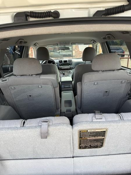Toyota Highlander Base 2WD I4 2012