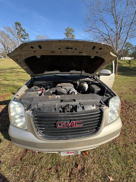 GMC Yukon XL SLT 1/2 Ton 2WD 2014