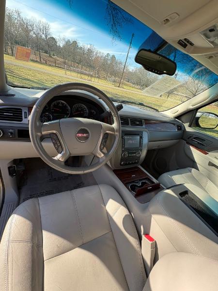 GMC Yukon XL SLT 1/2 Ton 2WD 2014