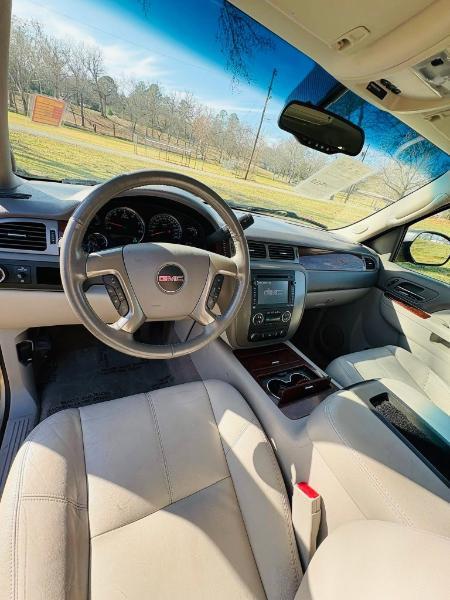 GMC Yukon XL SLT 1/2 Ton 2WD 2014