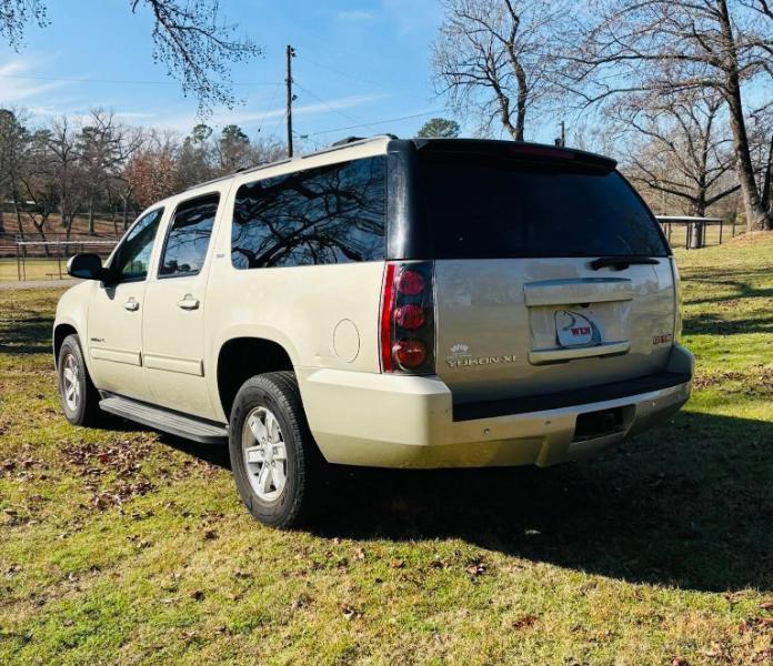 GMC Yukon XL SLT 1/2 Ton 2WD 2014