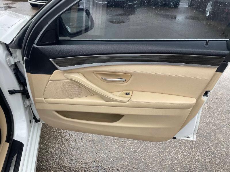 BMW 5-Series 528i xDrive 2013